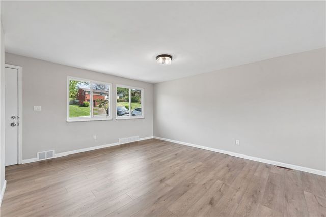 755 Cottonwood Dr, Monroeville, PA 15146