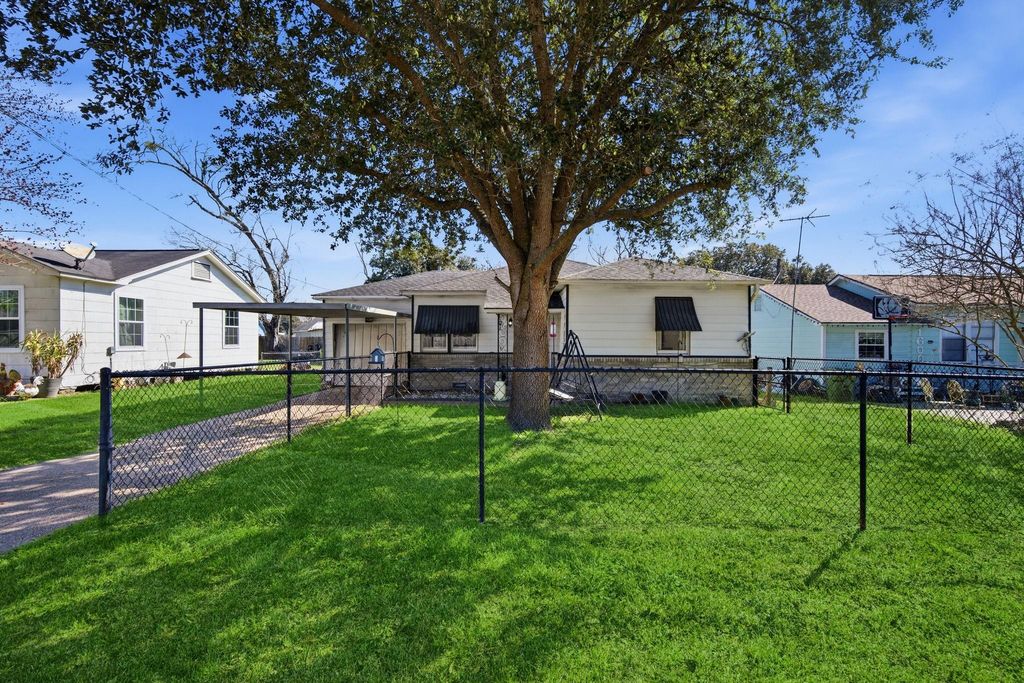 1604 Kipling Street, Liberty, TX 77575