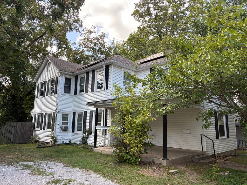 Image 1 of property listing at 417 N Johnson Avenue, Mt Vernon, IL 62864