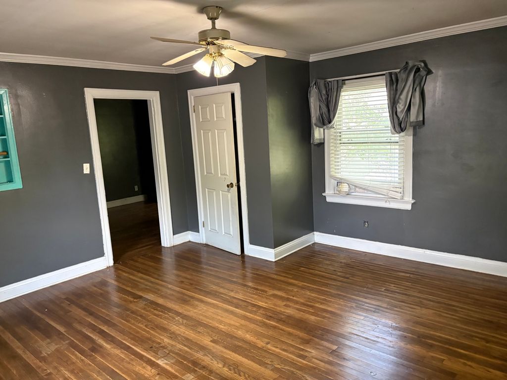 Image 7 of property listing at 417 N Johnson Avenue, Mt Vernon, IL 62864