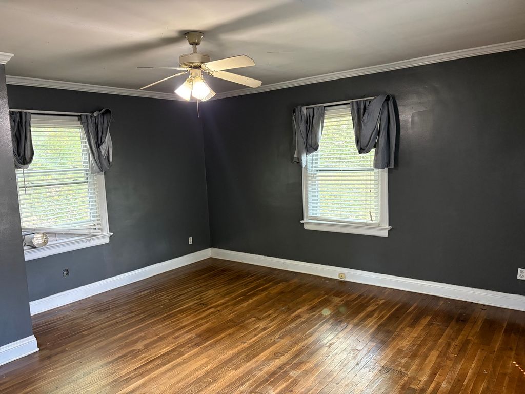 Image 8 of property listing at 417 N Johnson Avenue, Mt Vernon, IL 62864