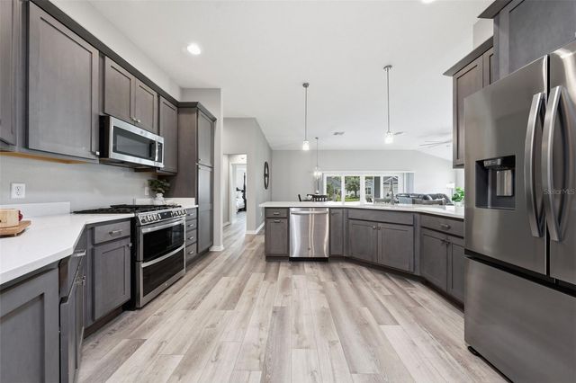 2006 OPPENHEIMER COURT, The Villages, FL 34762