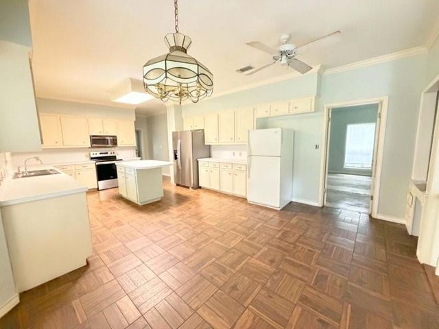 1123 Creekwood Street, Crockett, TX 75835