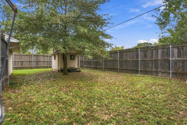 1421 E Kinkaid St, Wichita, KS 67211