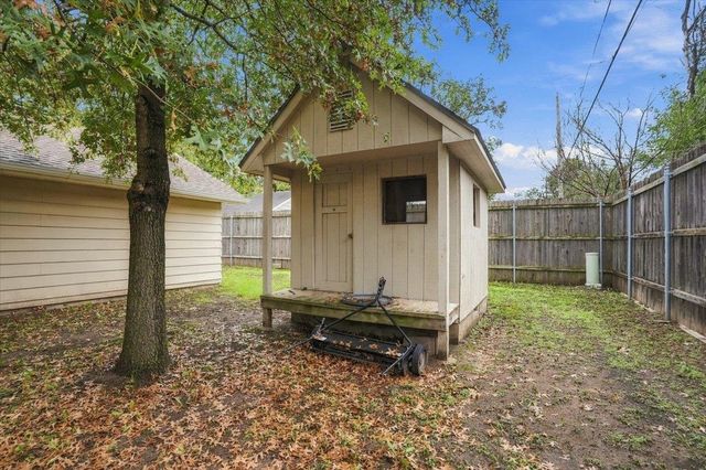 1421 E Kinkaid St, Wichita, KS 67211