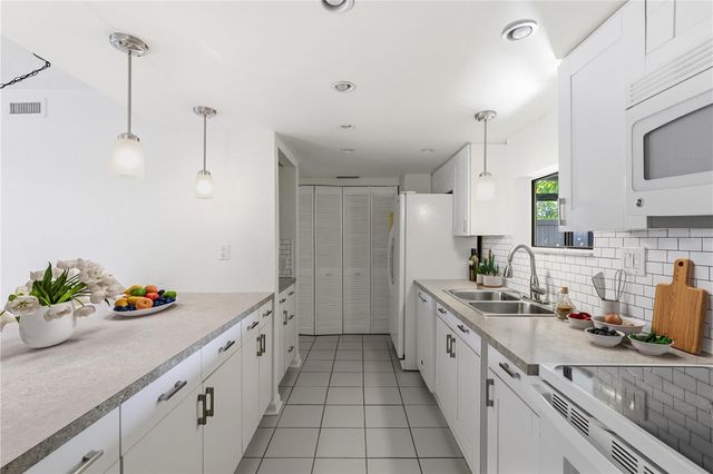 8632 CATTAIL DRIVE, Temple Terrace, FL 33637