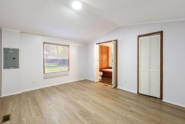 13173 S Lee Shore Drive, Willis, TX 77318