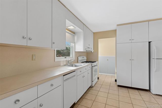 50 Laurelton Avenue, Selden, NY 11784