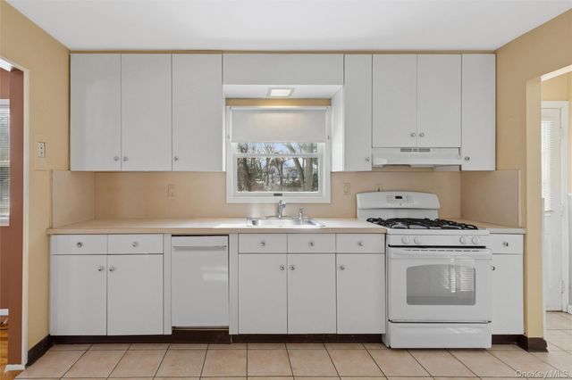 50 Laurelton Avenue, Selden, NY 11784