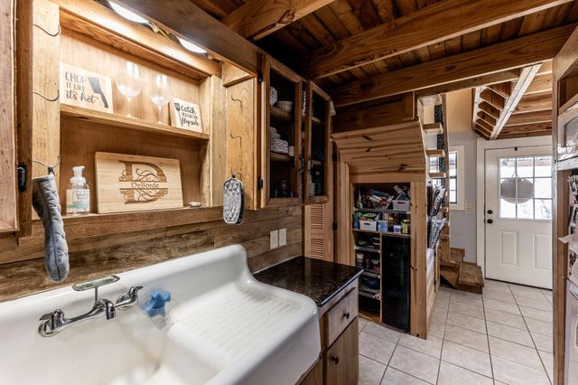 2991 State Highway 75 N, Huntsville, TX 77320