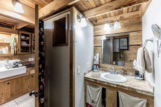 2991 State Highway 75 N, Huntsville, TX 77320