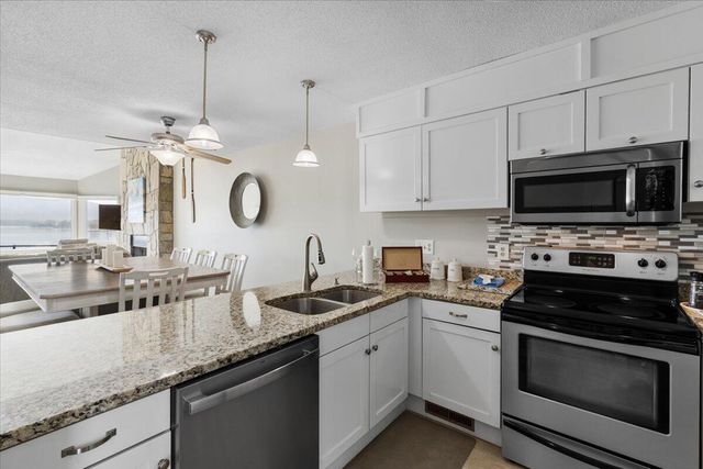 1206 Nature LN, Union Hall, VA 24176