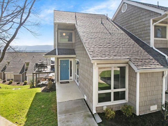 1206 Nature LN, Union Hall, VA 24176