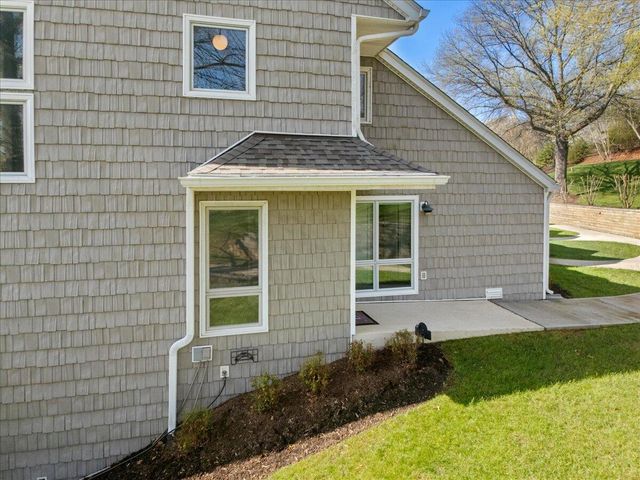 1206 Nature LN, Union Hall, VA 24176