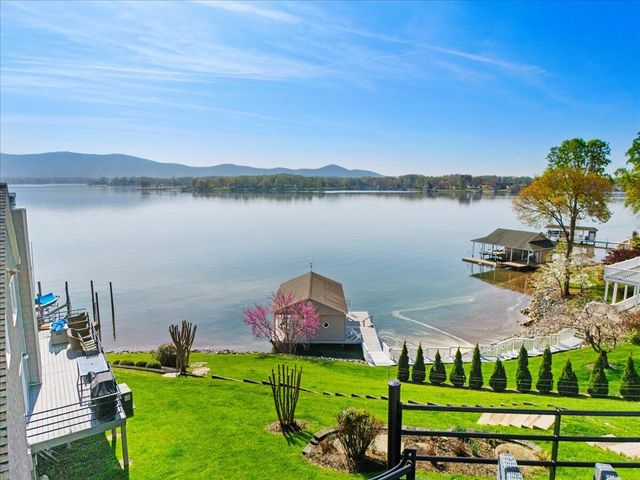 1206 Nature LN, Union Hall, VA 24176