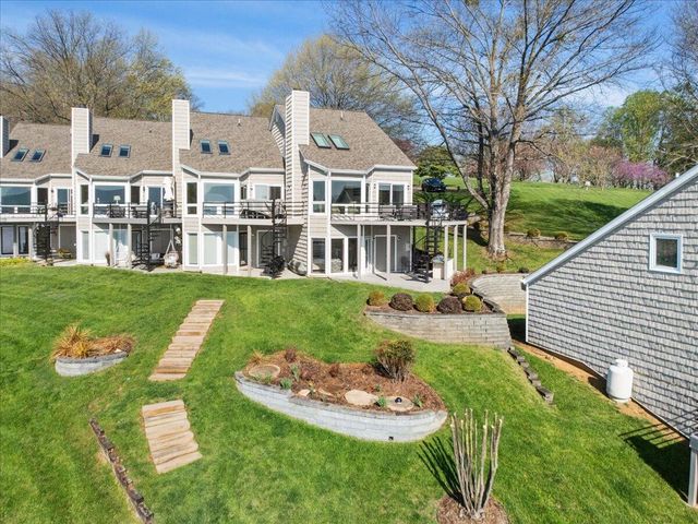 1206 Nature LN, Union Hall, VA 24176
