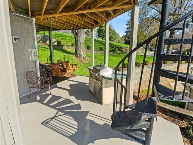 1206 Nature LN, Union Hall, VA 24176