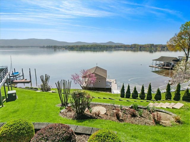 1206 Nature LN, Union Hall, VA 24176