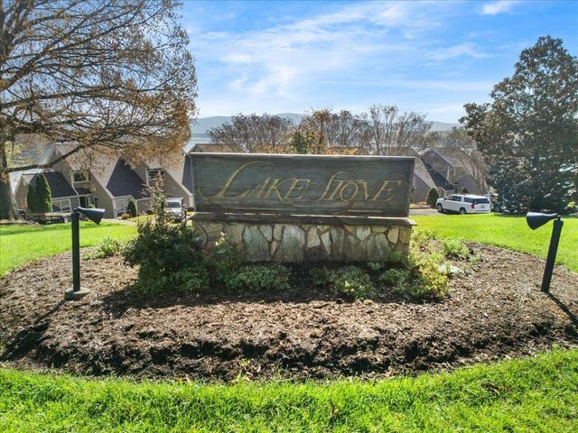 1206 Nature LN, Union Hall, VA 24176