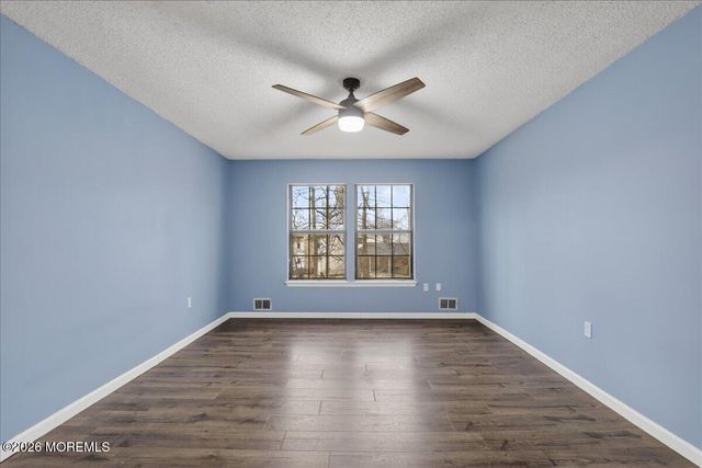 109 Larkspur Lane, Jackson, NJ 08527