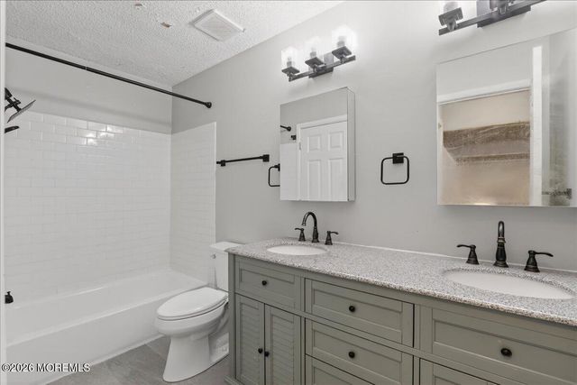 109 Larkspur Lane, Jackson, NJ 08527