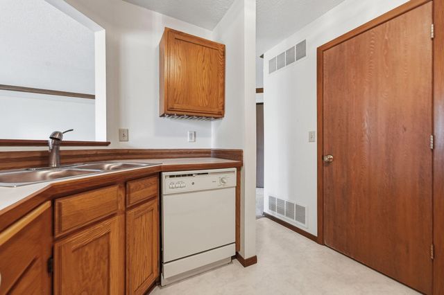 1063 Duckwood Drive 102, Eagan, MN 55123