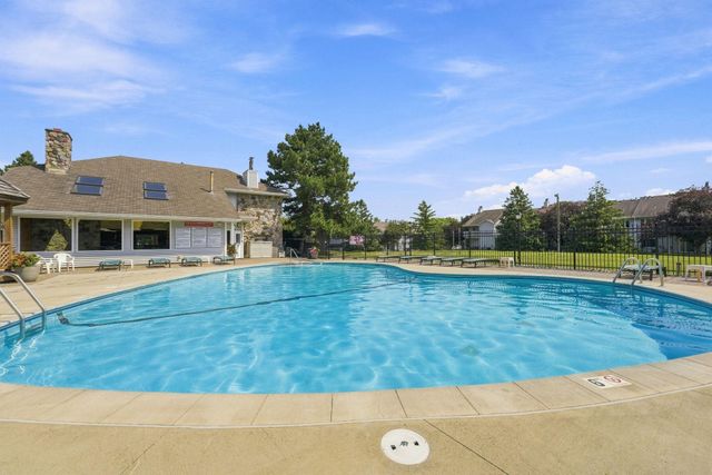 1063 Duckwood Drive 102, Eagan, MN 55123