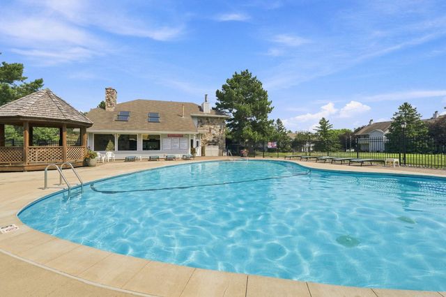 1063 Duckwood Drive 102, Eagan, MN 55123