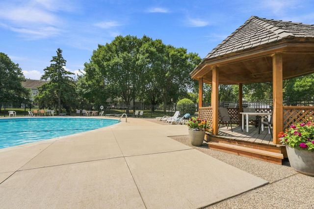 1063 Duckwood Drive 102, Eagan, MN 55123