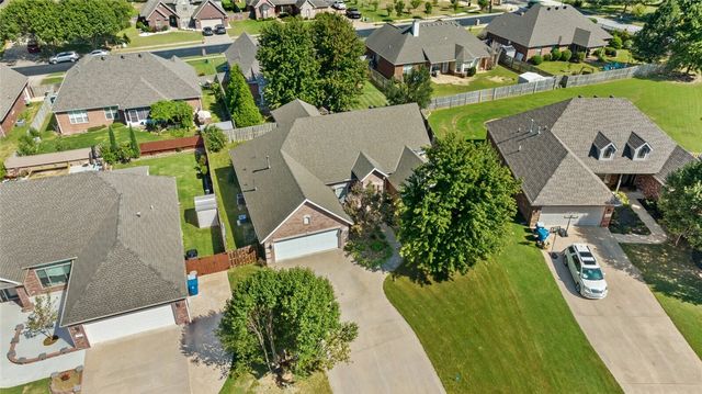 2306 SW Clover Court, Bentonville, AR 72712