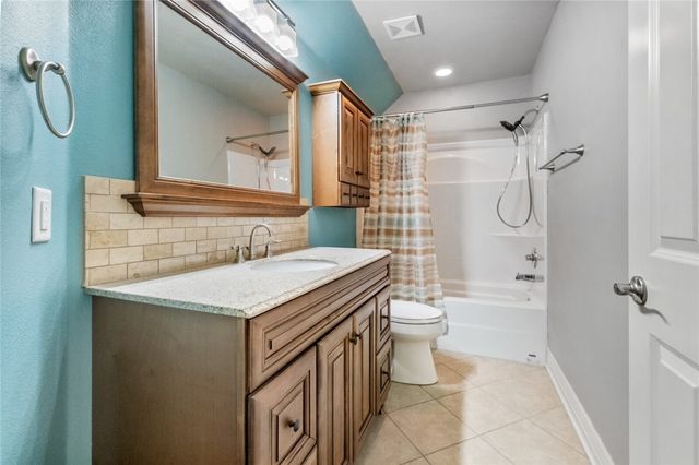 2306 SW Clover Court, Bentonville, AR 72712