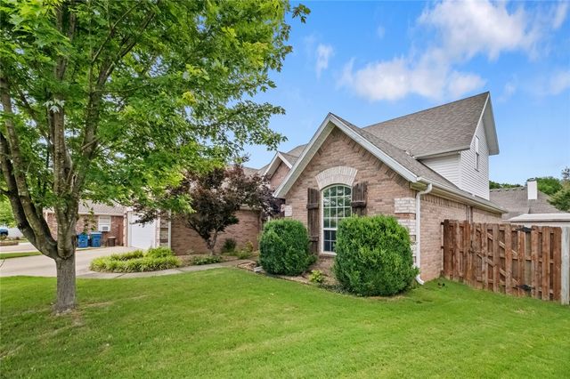 2306 SW Clover Court, Bentonville, AR 72712