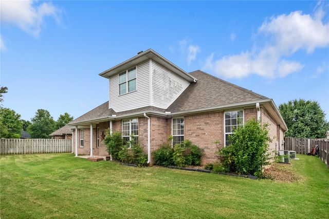 2306 SW Clover Court, Bentonville, AR 72712