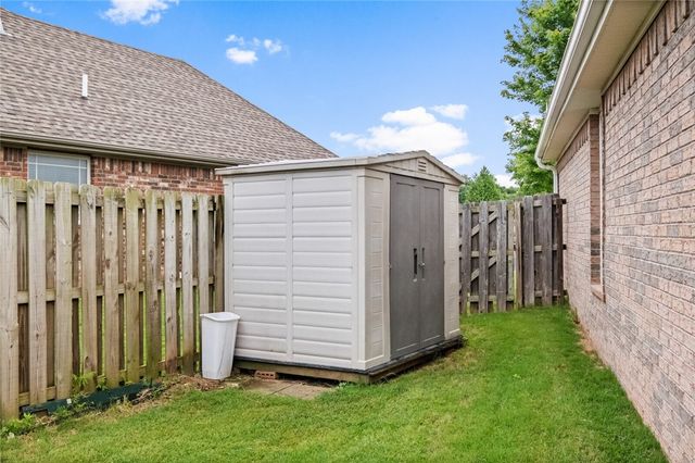 2306 SW Clover Court, Bentonville, AR 72712