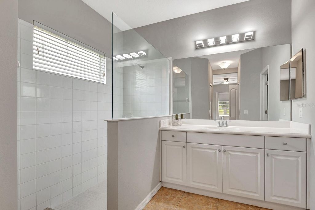 Image 16 of property listing at 5005 TORREY PINES RUN, Bradenton, FL 34211