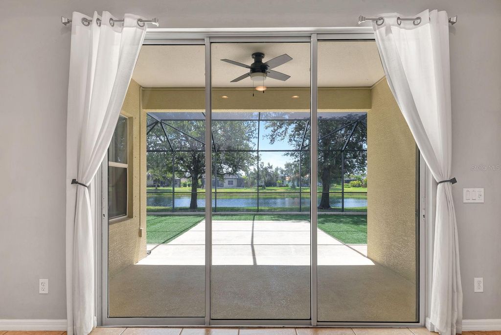 Image 4 of property listing at 5005 TORREY PINES RUN, Bradenton, FL 34211