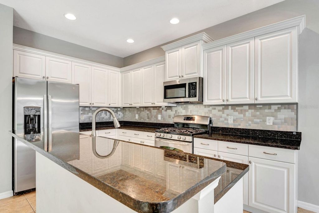 Image 6 of property listing at 5005 TORREY PINES RUN, Bradenton, FL 34211