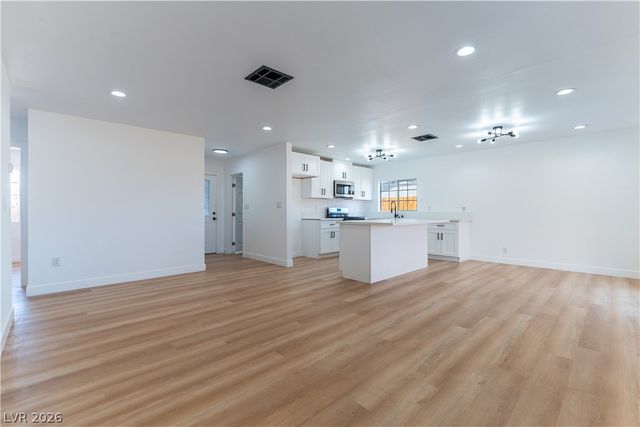 34 Del Amo Drive, Las Vegas, NV 89110