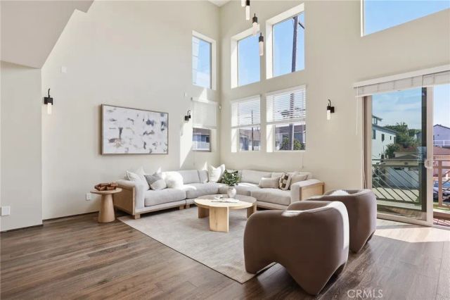 1745 Spreckels Lane, Redondo Beach, CA 90278