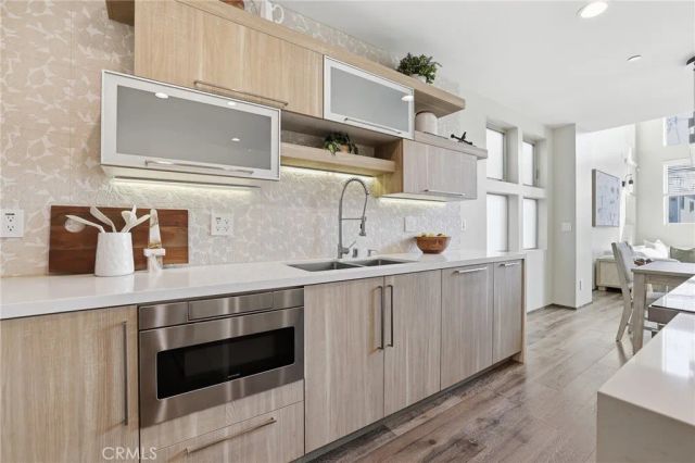 1745 Spreckels Lane, Redondo Beach, CA 90278