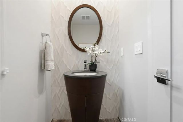 1745 Spreckels Lane, Redondo Beach, CA 90278