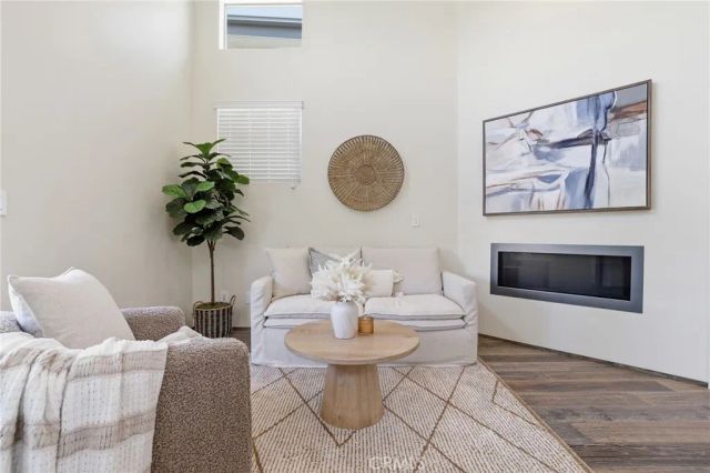 1745 Spreckels Lane, Redondo Beach, CA 90278