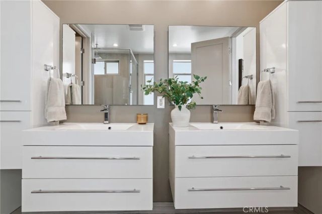 1745 Spreckels Lane, Redondo Beach, CA 90278