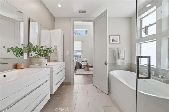 1745 Spreckels Lane, Redondo Beach, CA 90278