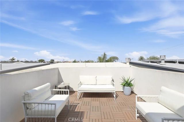 1745 Spreckels Lane, Redondo Beach, CA 90278