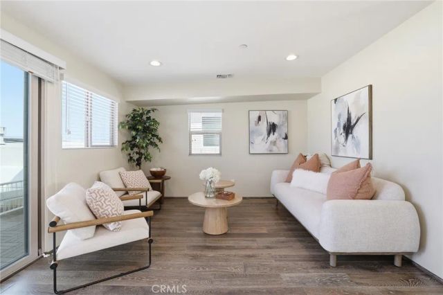 1745 Spreckels Lane, Redondo Beach, CA 90278