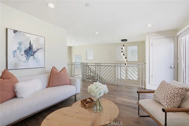 1745 Spreckels Lane, Redondo Beach, CA 90278