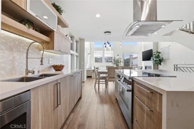 1745 Spreckels Lane, Redondo Beach, CA 90278