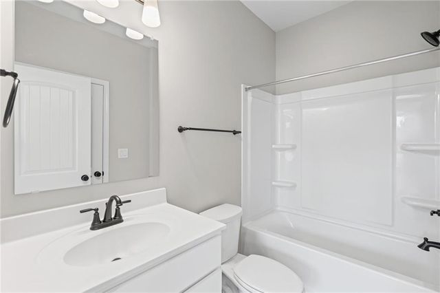 752 Crystal Lake Parkway, Hoschton, GA 30548