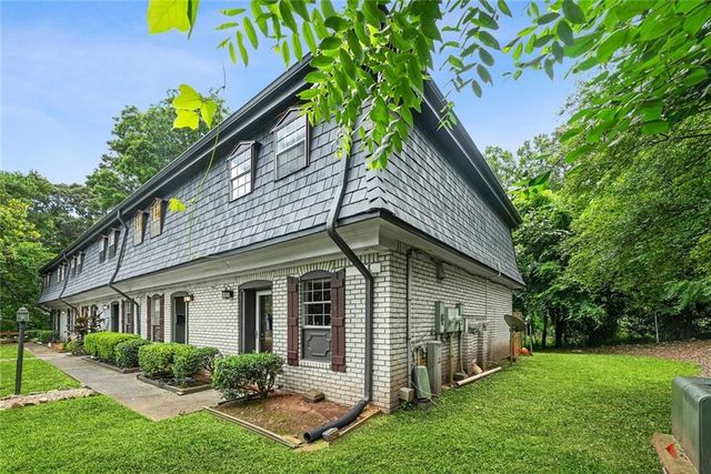 301 Stonecliff Court, Stone Mountain, GA 30083